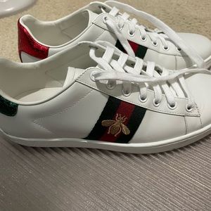 Size 8m Gucci bee sneakers